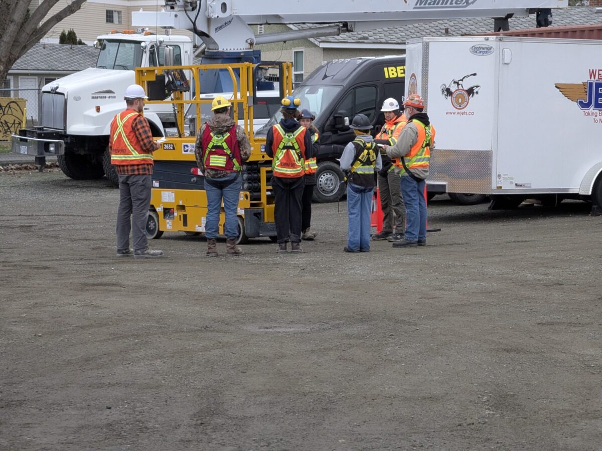 pxl 20251210 222434117.mp